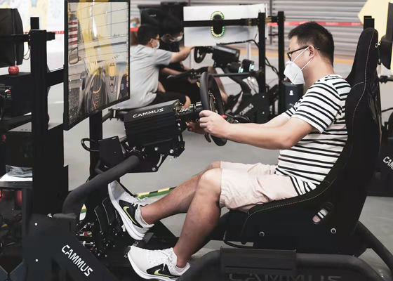 15Nm motor servo Sim Racing Simulator Cockpit con 3 pedales ajustables